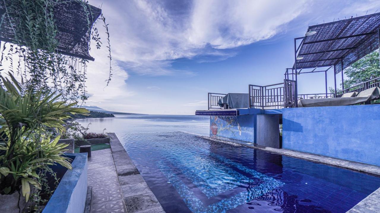 Waenis Sunset View Hotel And Restaurant, Amed, Bali Exterior photo