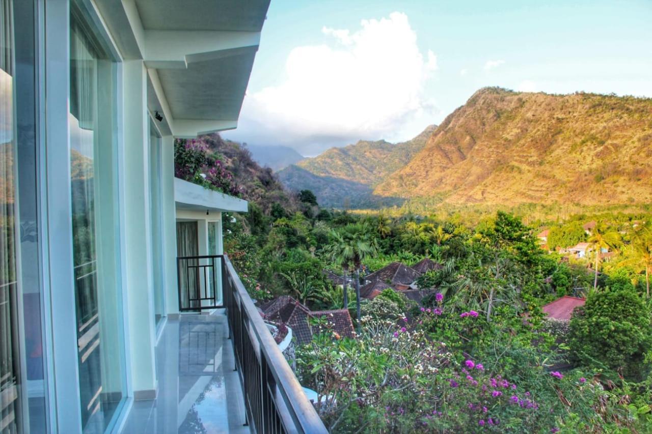Waenis Sunset View Hotel And Restaurant, Amed, Bali Exterior photo