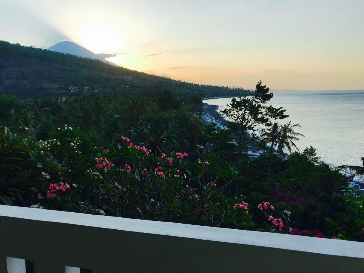Waenis Sunset View Hotel And Restaurant, Amed, Bali Exterior photo