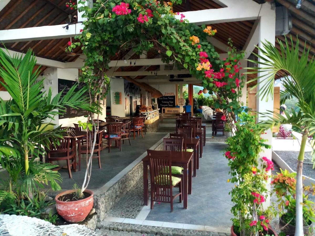 Waenis Sunset View Hotel And Restaurant, Amed, Bali Exterior photo