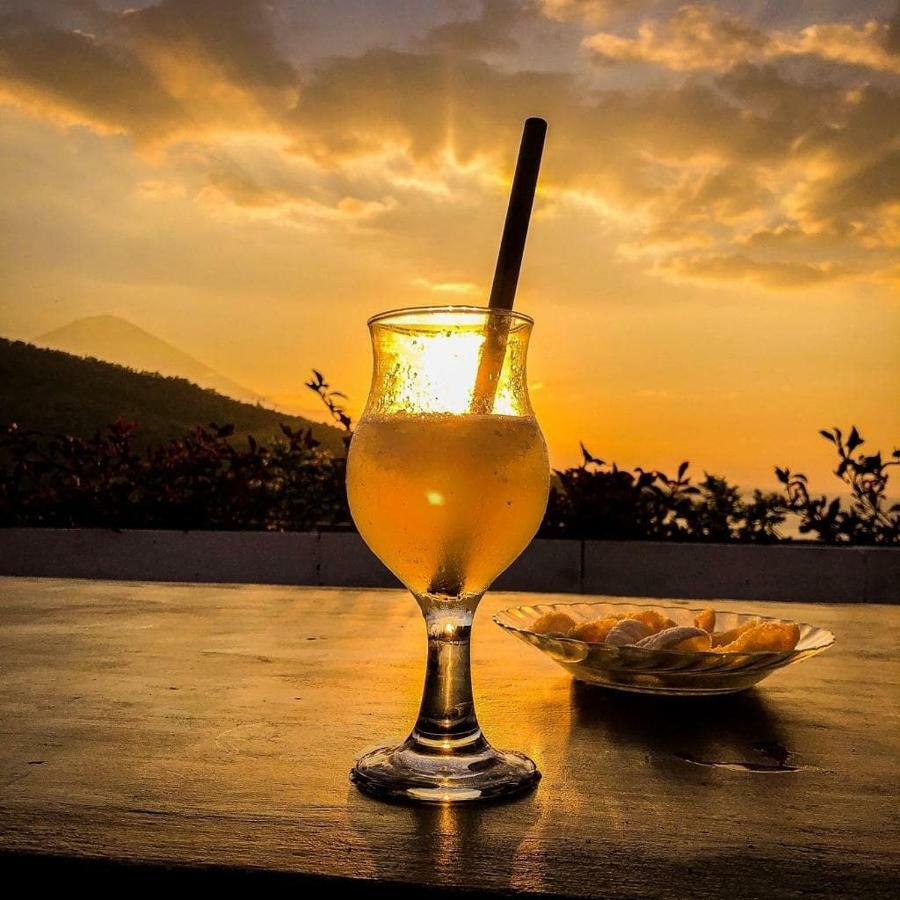 Waenis Sunset View Hotel And Restaurant, Amed, Bali Exterior photo
